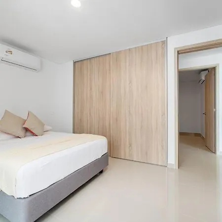 Delightful *2bed/2bath W Ac* Beach Breeze Cartagena