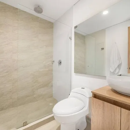 Delightful *2bed/2bath W Ac* Beach Breeze Cartagena