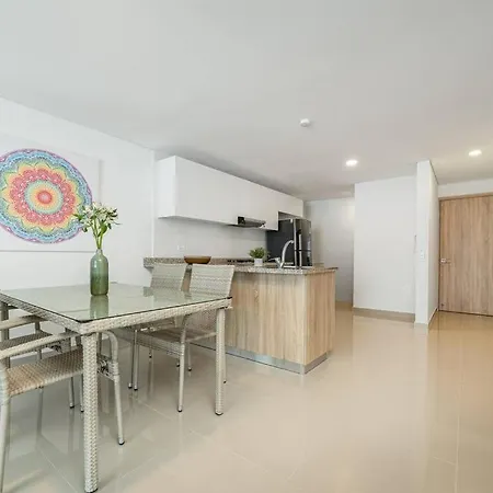 Delightful *2bed/2bath W Ac* Beach Breeze Apartamento