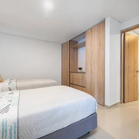 Delightful *2bed/2bath W Ac* Beach Breeze *