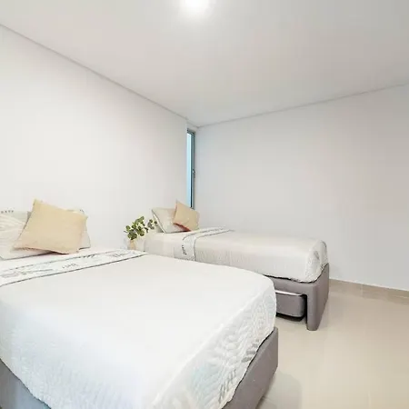 Delightful *2bed/2bath W Ac* Beach Breeze